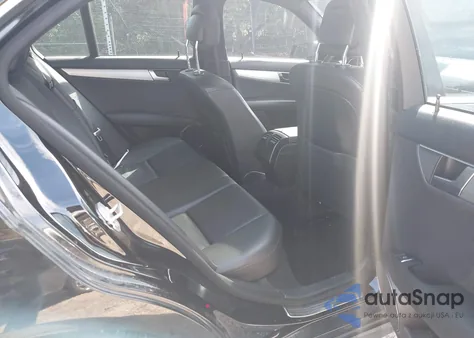 2013 Mercedes-Benz C 250 Sport из США, поврежденный, VIN WDDGF4HB9DR247177